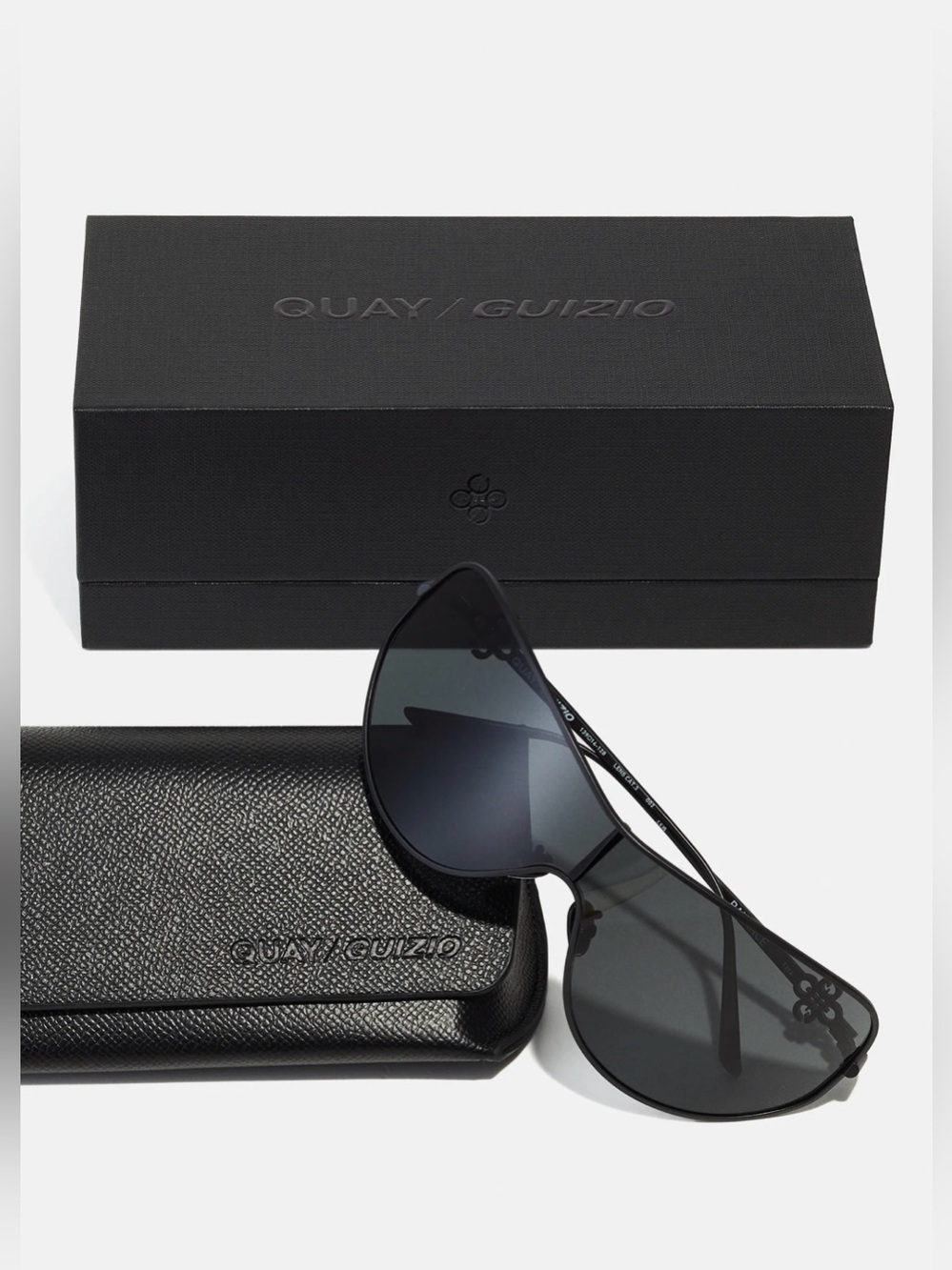 QUAY x GUIZIO Balance Sunglasses
Matte Black Metal Frame Dark
Smoke Lens - Picture 4 of 14